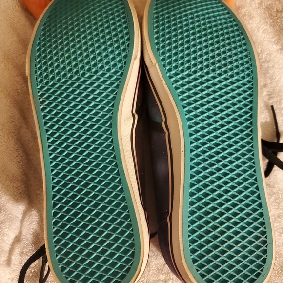 Womans vans size 7 - Picture 3 of 3
